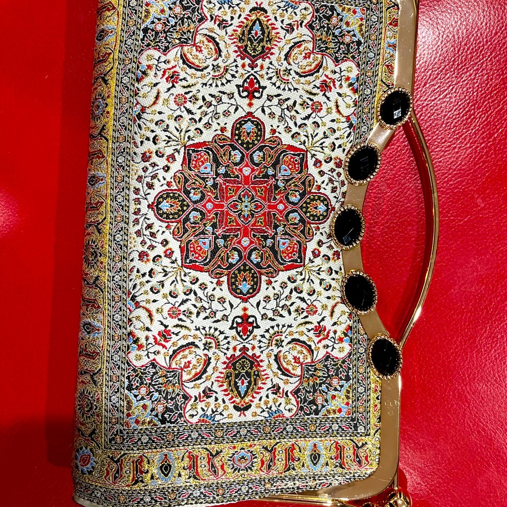 Self design clutch